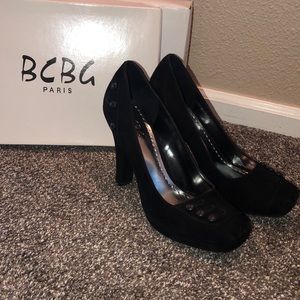 BCBG PARIS BLACK SUEDE HEEL